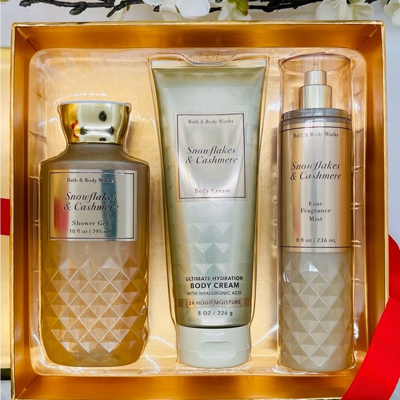 Bath and Body Works Snowflakes & Cashmere 3-Piece Gift Box Set - Picture 8 of 10